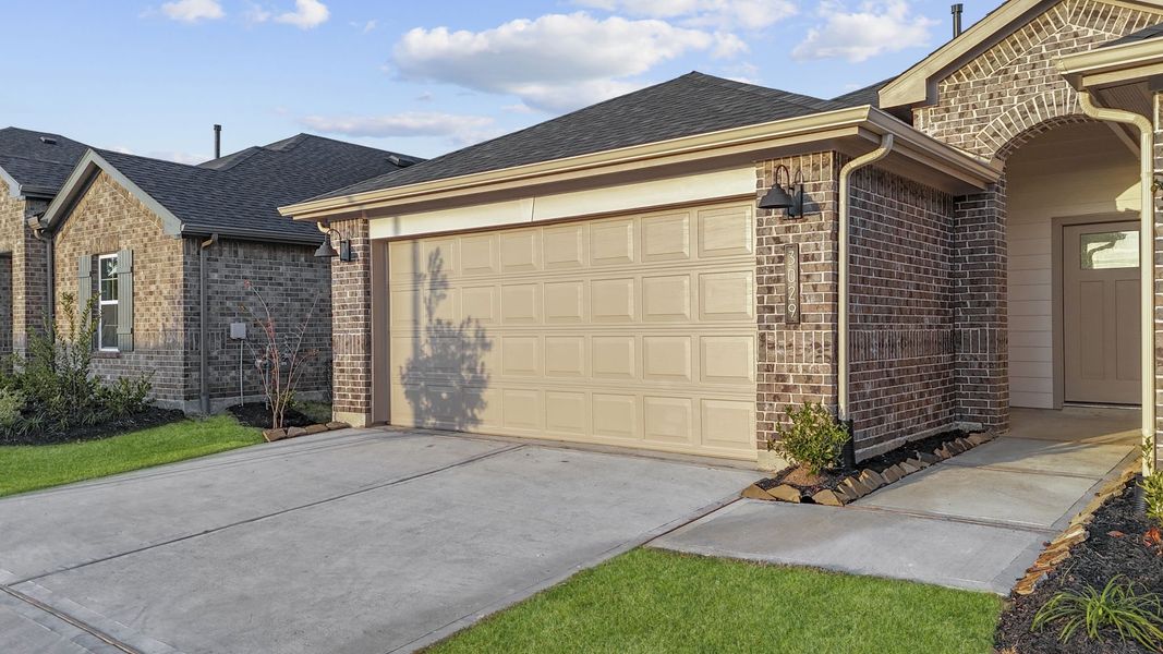 Representative exterior details of a home built from the Huntsville by D.R. Horton in Westland Ranch 50' Homesites, League City (Image 3).