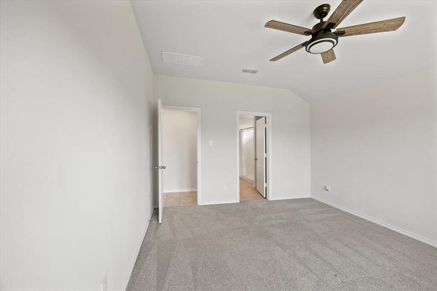 Spacious, unfurnished interior of a new home in , Fort Worth (Image 20).