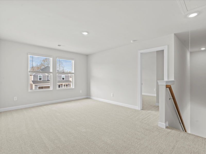 Spacious, unfurnished interior of a new home in Brayfield Manor - Signature Collection, Wellford (Image 14).