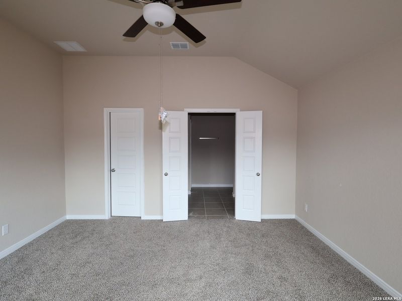 Spacious, unfurnished interior of a new home in Meadows at Clear Springs, New Braunfels (Image 25).