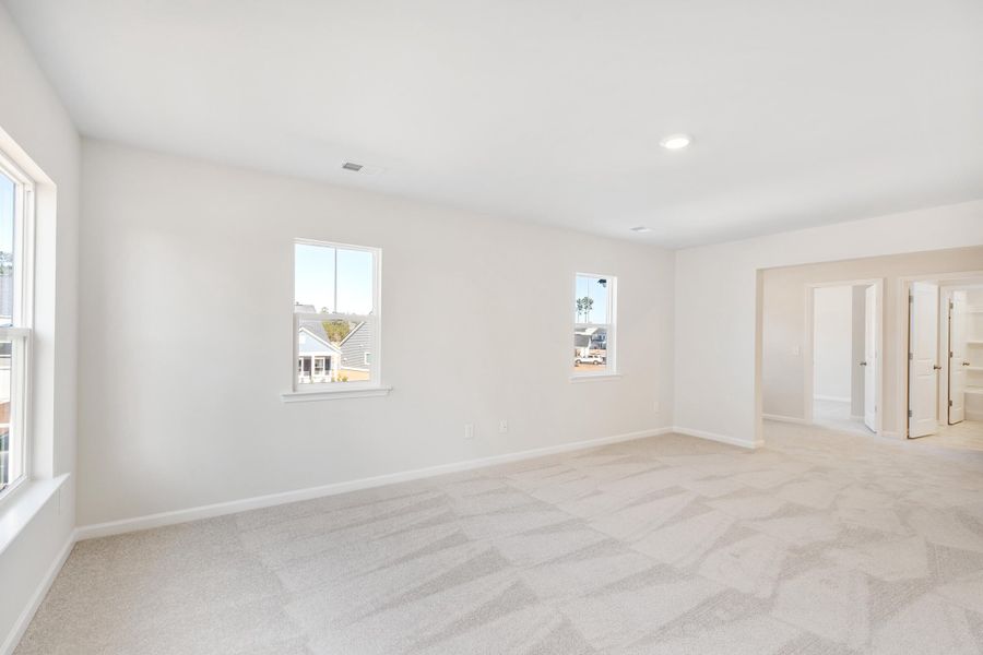 Spacious, unfurnished interior of a new home in Sweetgrass at Summers Corner, Summerville (Image 11).