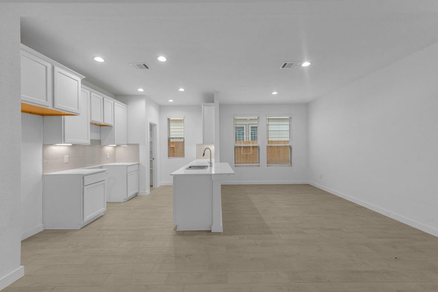 Spacious, unfurnished interior of a new home in Cypresswood Landing, Humble (Image 12).