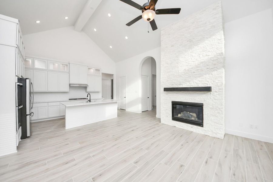 Spacious, unfurnished interior of a new home in Meridiana, Manvel (Image 26).