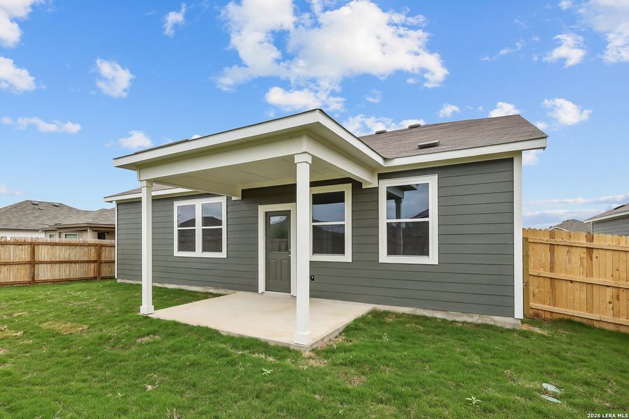 Exterior details and patio area of a home in Cinco Lakes, San Antonio (Image 22).
