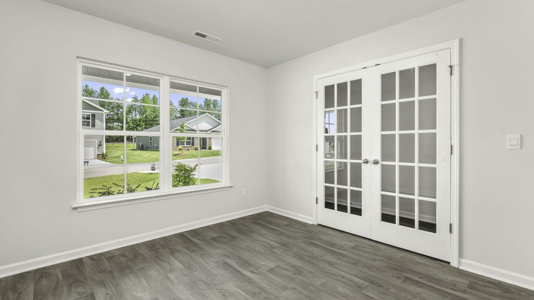 Spacious, unfurnished interior of a new home in Baymeade, Lexington (Image 11).