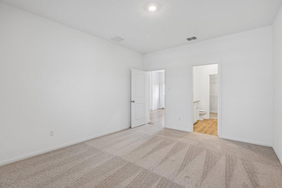 Spacious, unfurnished interior of a new home in , Elgin (Image 11).
