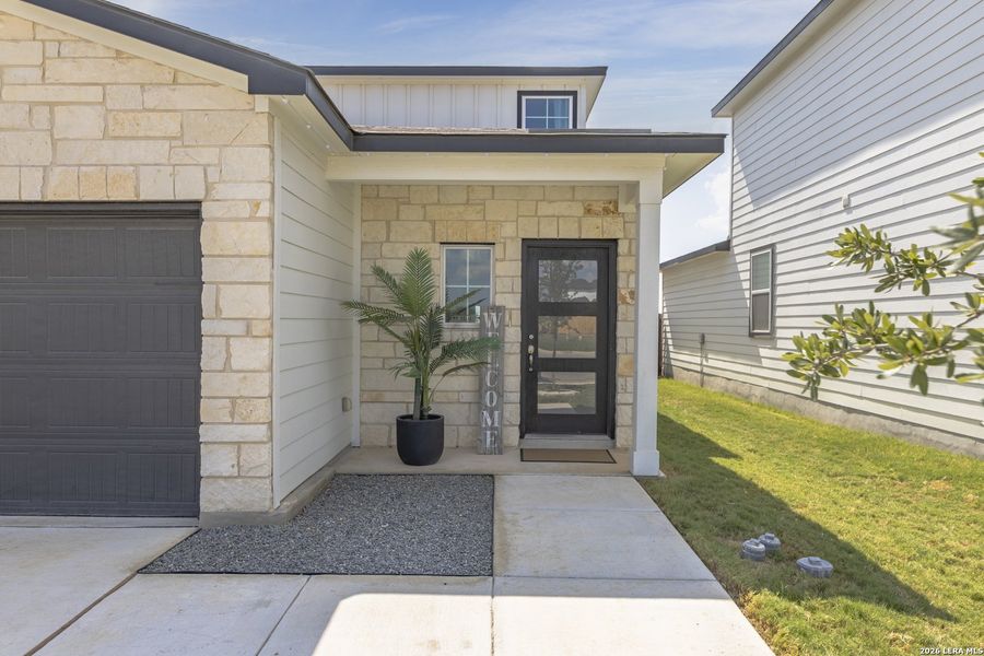 Exterior details and patio area of a home in Applewhite Meadows, San Antonio (Image 23).