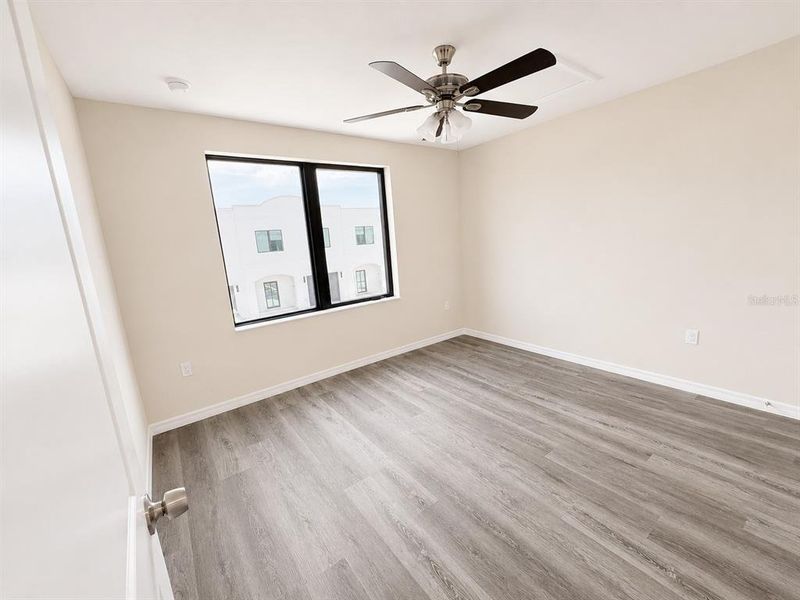 Spacious, unfurnished interior of a new home in , Tampa (Image 25).