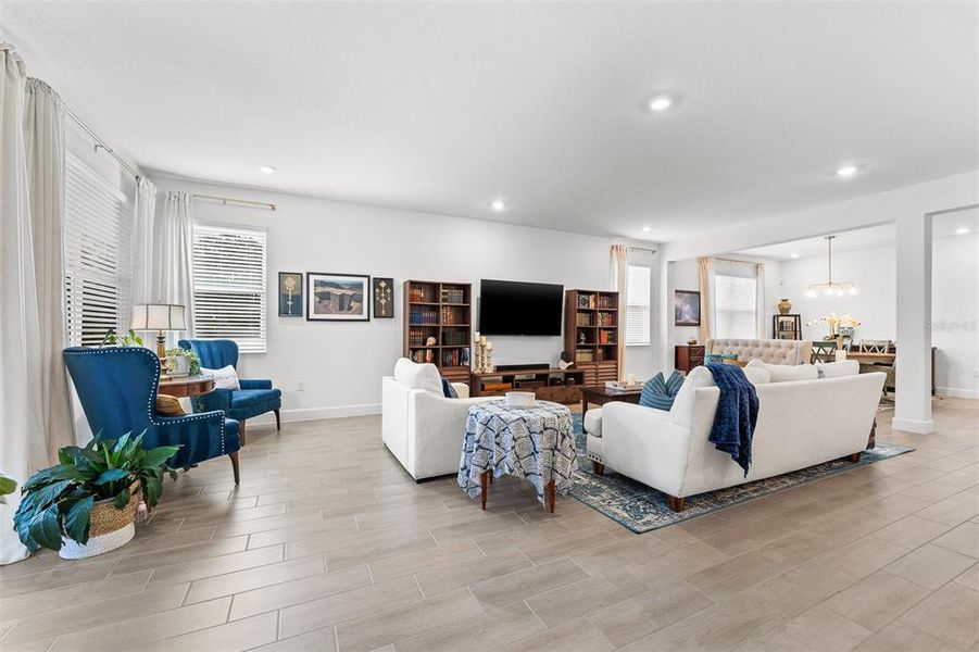 Furnished interior view inside a new home in , Clermont (Image 33).