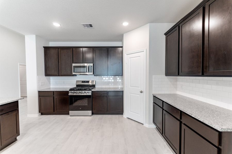 Furnished interior view inside a new home in Canterra Creek, Rosharon (Image 9).