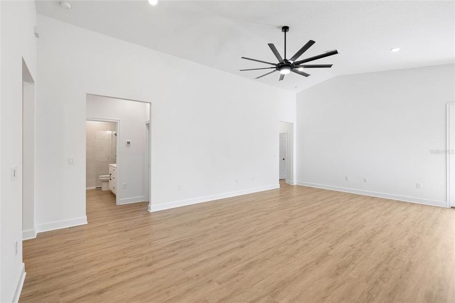 Spacious, unfurnished interior of a new home in , Spring Hill (Image 30).