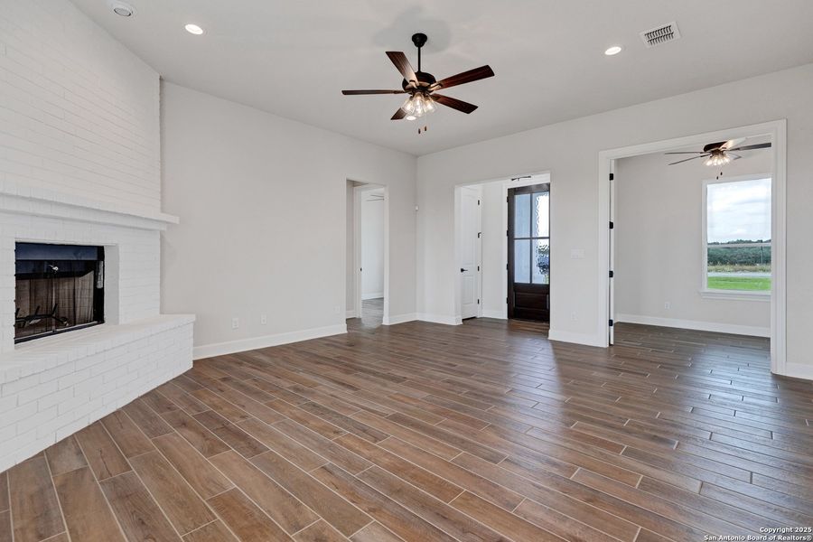 Spacious, unfurnished interior of a new home in , La Vernia (Image 39). Spacious, unfurnished interior of a new home in , La Vernia (Image 39).