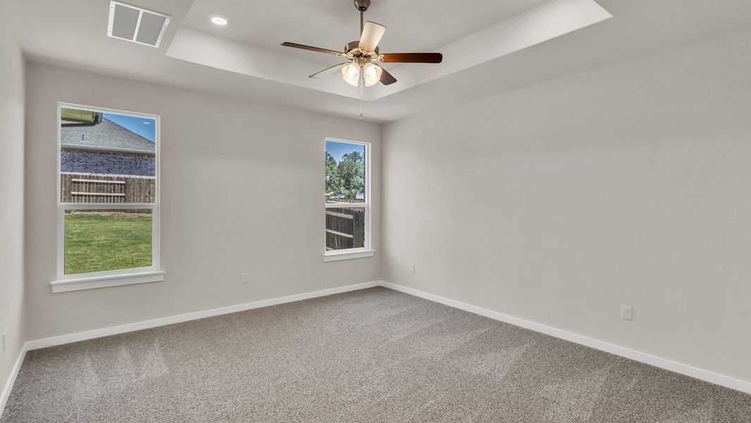 Spacious, unfurnished interior of a new home in Rosenbusch Ranch, Leander (Image 17).