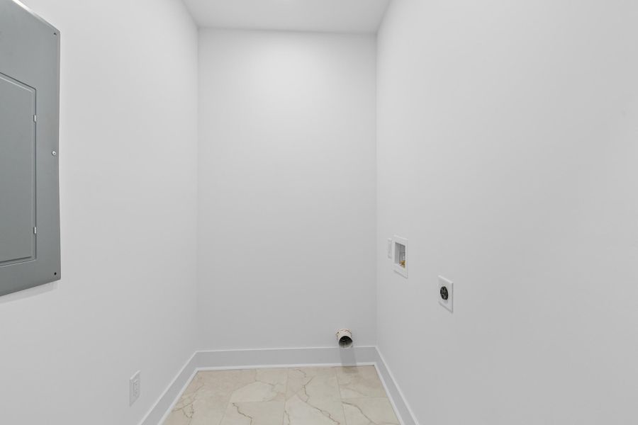 Spacious, unfurnished interior of a new home in , North Charleston (Image 51).