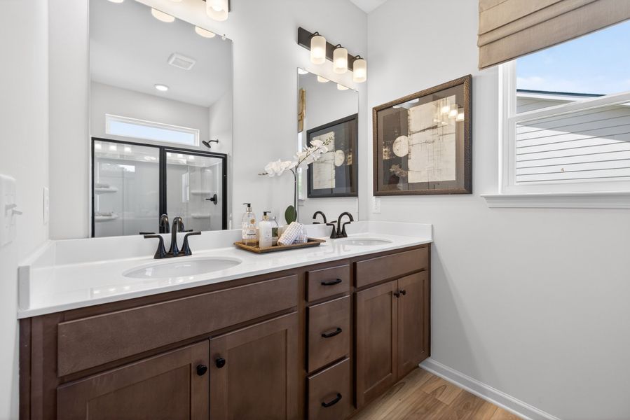 The Manchester - Owner's Bath