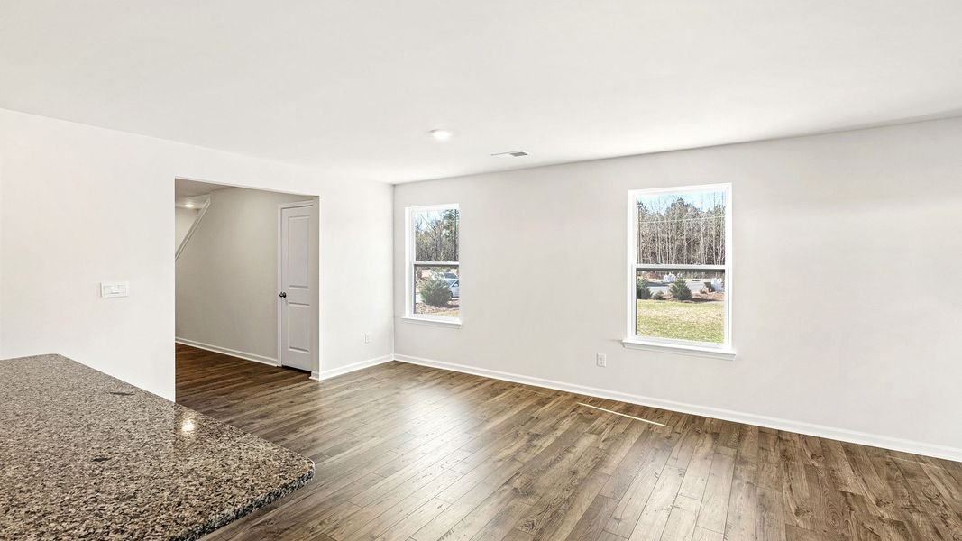 Spacious, unfurnished interior of a new home in Grand Oaks, Columbia (Image 12).