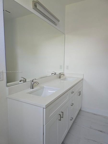 Spacious, unfurnished interior of a new home in , Lehigh Acres (Image 16).