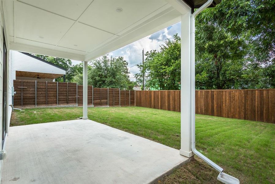 Exterior details and patio area of a home in , Dallas (Image 27).