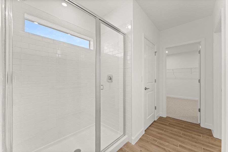 Spacious, unfurnished interior of a new home in Tradition - Cadence, Port St. Lucie (Image 15).