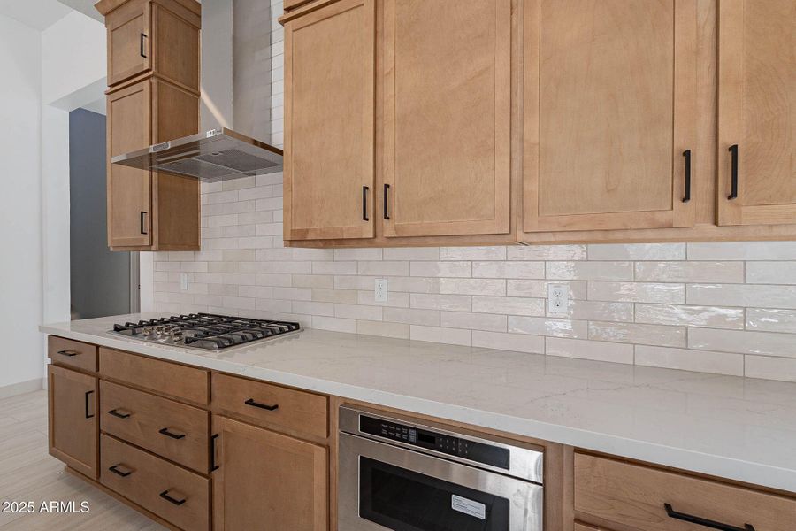 12-web-or-mls-Meadowbrook-12