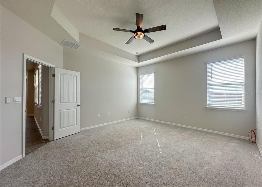 Spacious, unfurnished interior of a new home in , Winter Garden (Image 31).