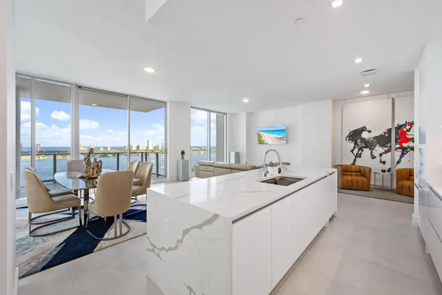 Kitchen & Dining Kitchen & Dining