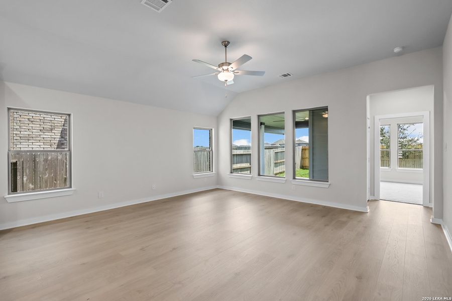 Spacious, unfurnished interior of a new home in Stillwater Ranch, San Antonio (Image 30).