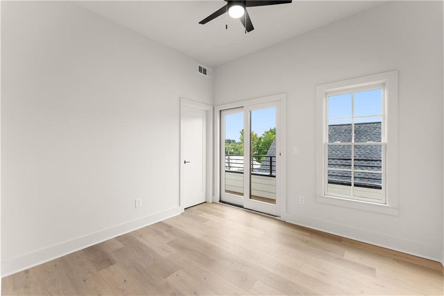 Spacious, unfurnished interior of a new home in , Gainesville (Image 24).