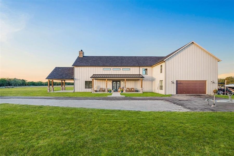 Exterior details and patio area of a home in , Quinlan (Image 22).