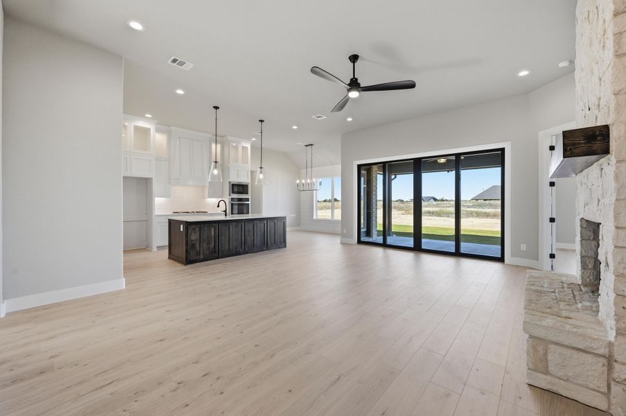 Spacious, unfurnished interior of a new home in Rocky Top Ranch, Azle (Image 20). Spacious, unfurnished interior of a new home in Rocky Top Ranch, Azle (Image 20).