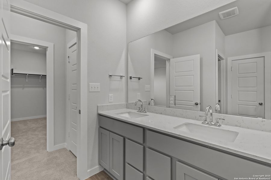 Furnished interior view inside a new home in Cinco Lakes, San Antonio (Image 15).