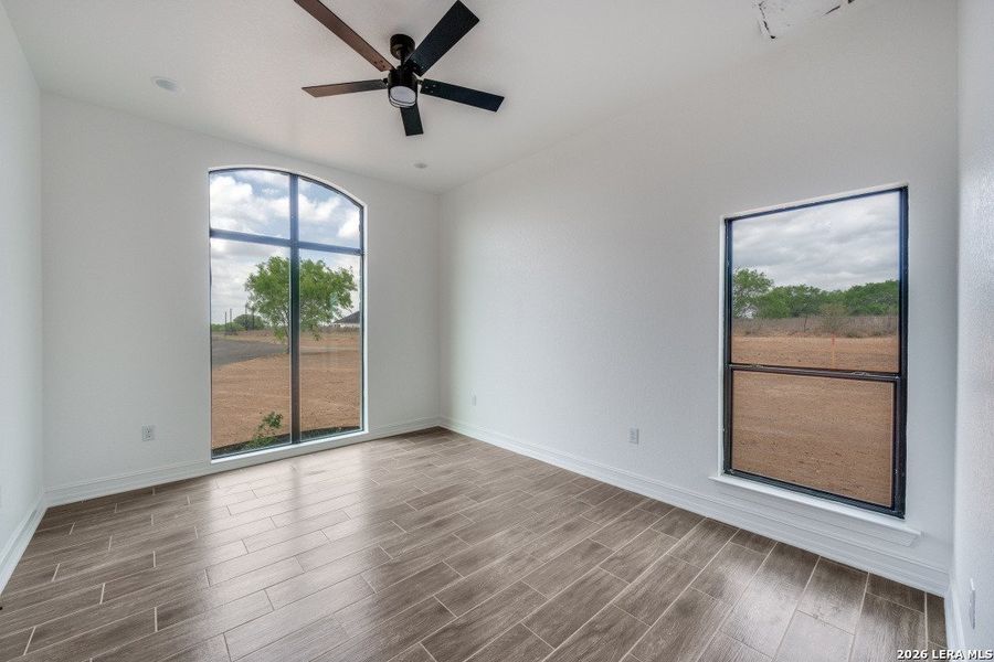 Spacious, unfurnished interior of a new home in , Floresville (Image 17).