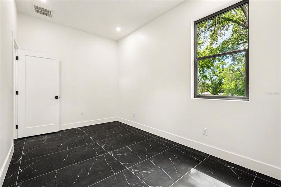 Spacious, unfurnished interior of a new home in , Seffner (Image 40).