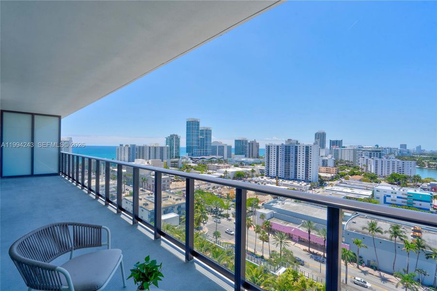 Condo located in Miami Beach, FL showcasing its design and architecture (Image 19).