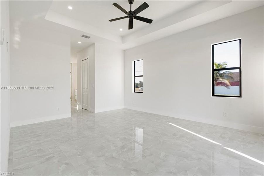 Spacious, unfurnished interior of a new home in , Cape Coral (Image 18).
