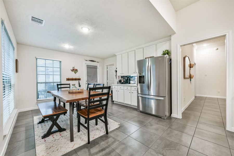 Furnished interior view inside a new home in , League City (Image 34).