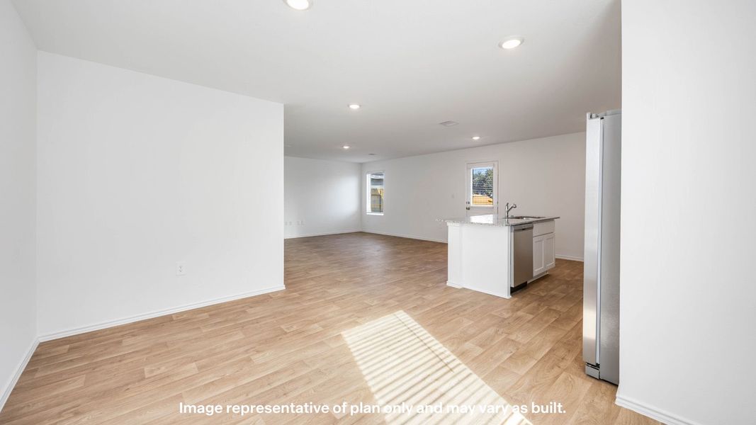 Spacious, unfurnished interior of a new home in Deer Meadows, Odessa (Image 10).