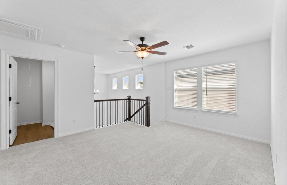 Spacious, unfurnished interior of a new home in Horizon Lake, Leander (Image 15).
