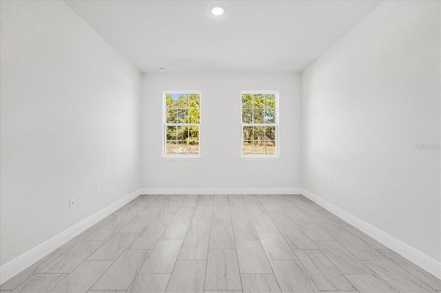 Spacious, unfurnished interior of a new home in , Citrus Springs (Image 24).