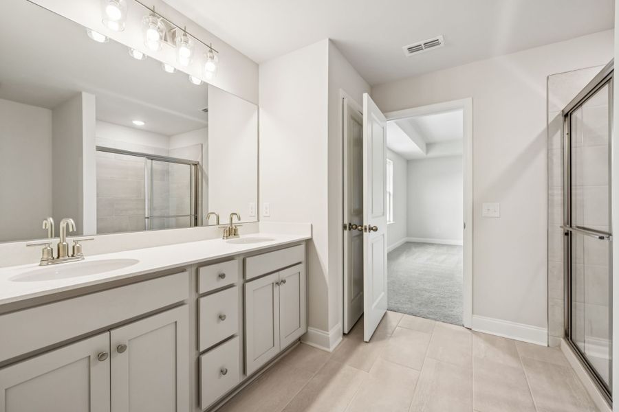 Representative furnished interior of a home built from the Brentley by Ashton Woods in Cades Bluff, Lebanon (Image 8).