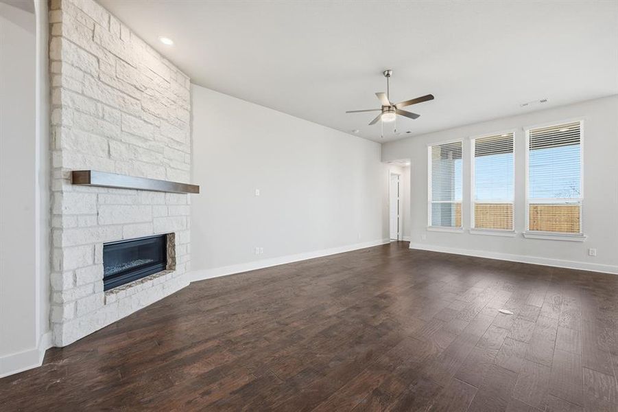 Spacious, unfurnished interior of a new home in Canyon Creek Estates, Sherman (Image 14).