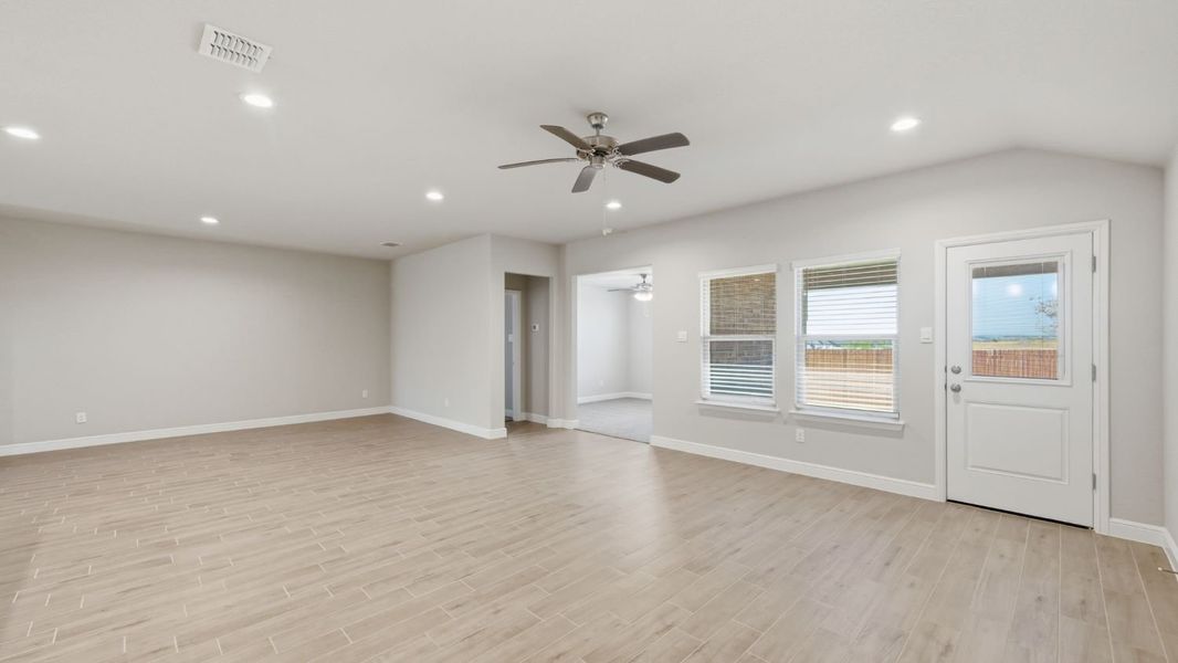 Spacious, unfurnished interior of a new home in Legado, Cleburne (Image 12).