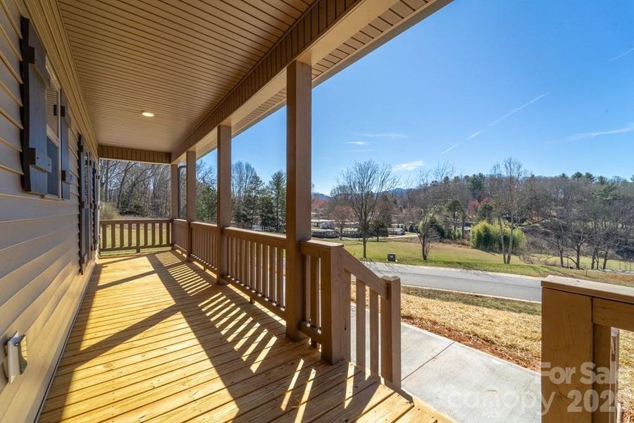 Exterior details and patio area of a home in , Franklin (Image 26).