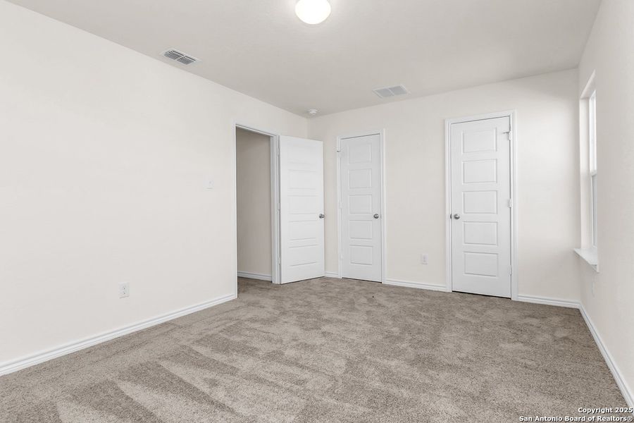 Spacious, unfurnished interior of a new home in Spanish Trails, San Antonio (Image 22).