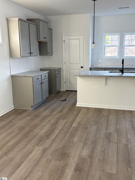 Spacious, unfurnished interior of a new home in Hazelwood, Boiling Springs (Image 7).