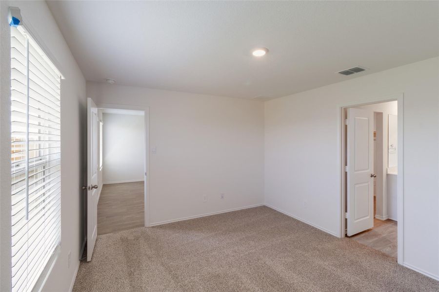 Spacious, unfurnished interior of a new home in Prairie Lakes, Buda (Image 15).