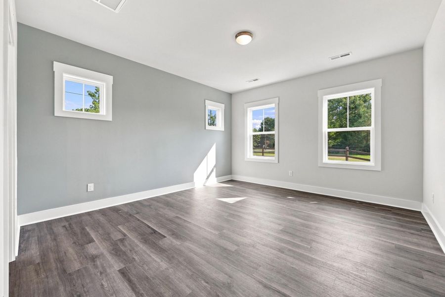 Spacious, unfurnished interior of a new home in Golden Gate, High Point (Image 25).