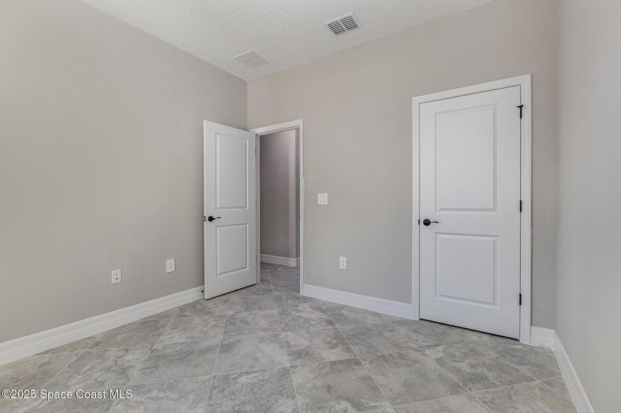 Spacious, unfurnished interior of a new home in , Palm Bay (Image 8).