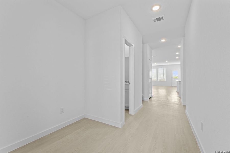 Spacious, unfurnished interior of a new home in Espada, San Antonio (Image 18).
