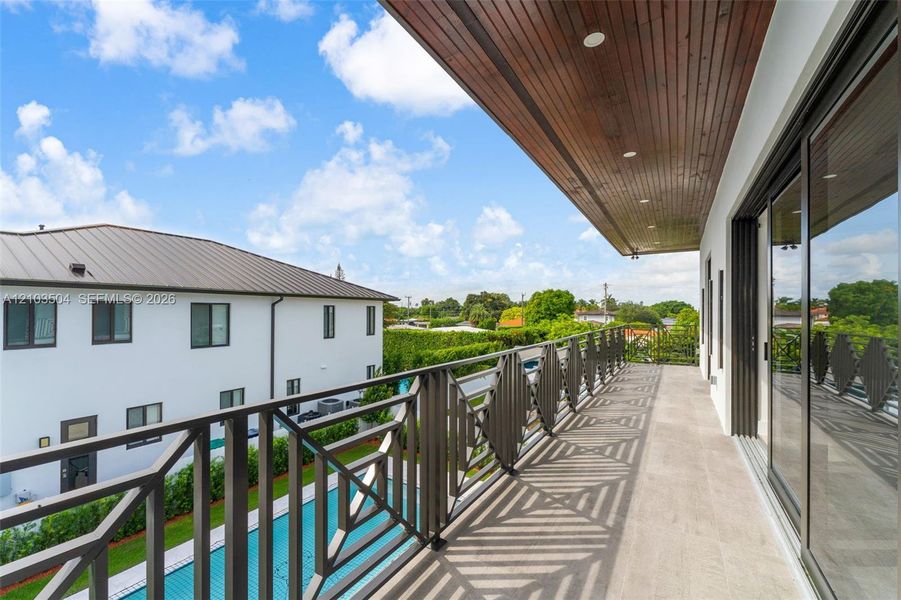 Exterior details and patio area of a home in , Miami (Image 32).